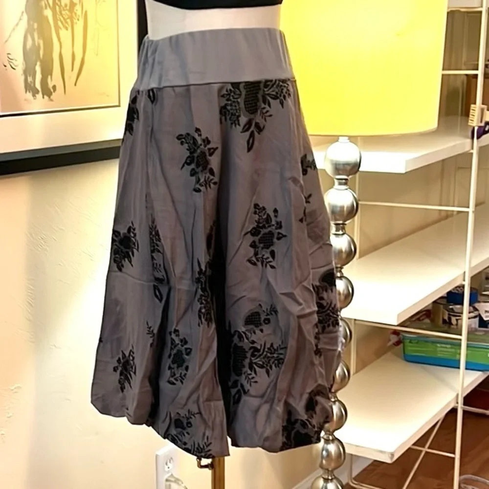 Anthro’s Storyline, Fun, Fabulous Gray Floral Bubble-Hem Skirt,EUC,Size M - Picture 4 of 6